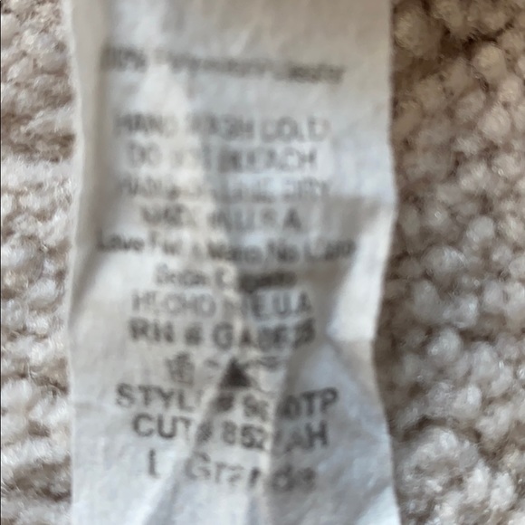 Black and white print blouse. - Picture 4 of 4